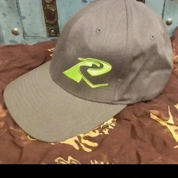 Autographed fitted hat - Picture 2 of 5